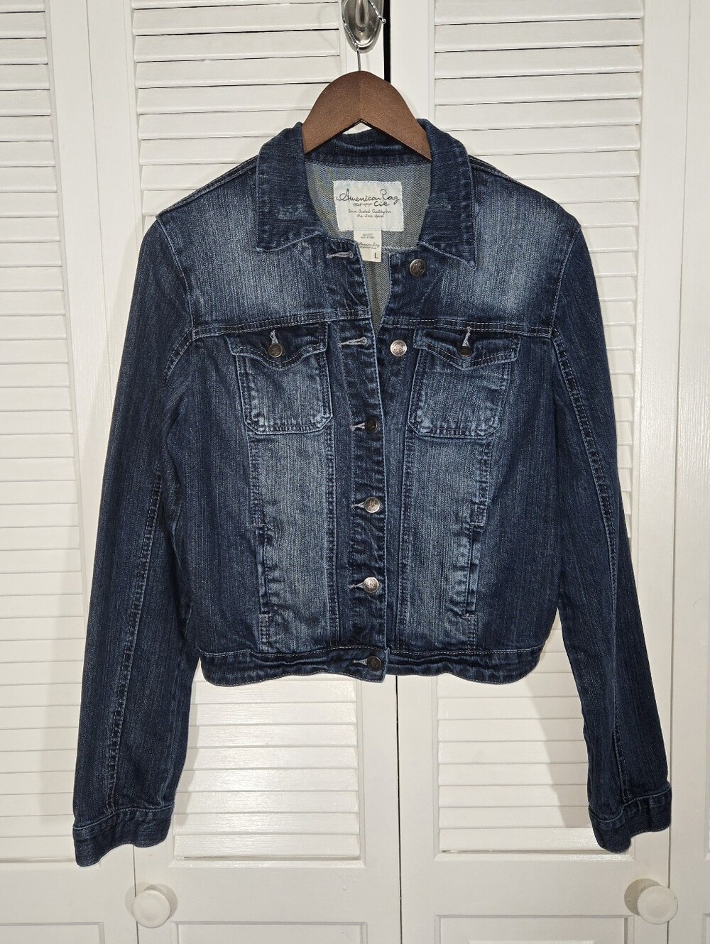 American Rag Medium Blue Denim Distressed Button Front Flap Pockets Jacket Sz L